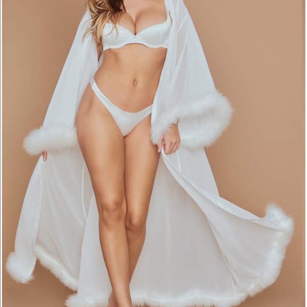 Long feather trim robe